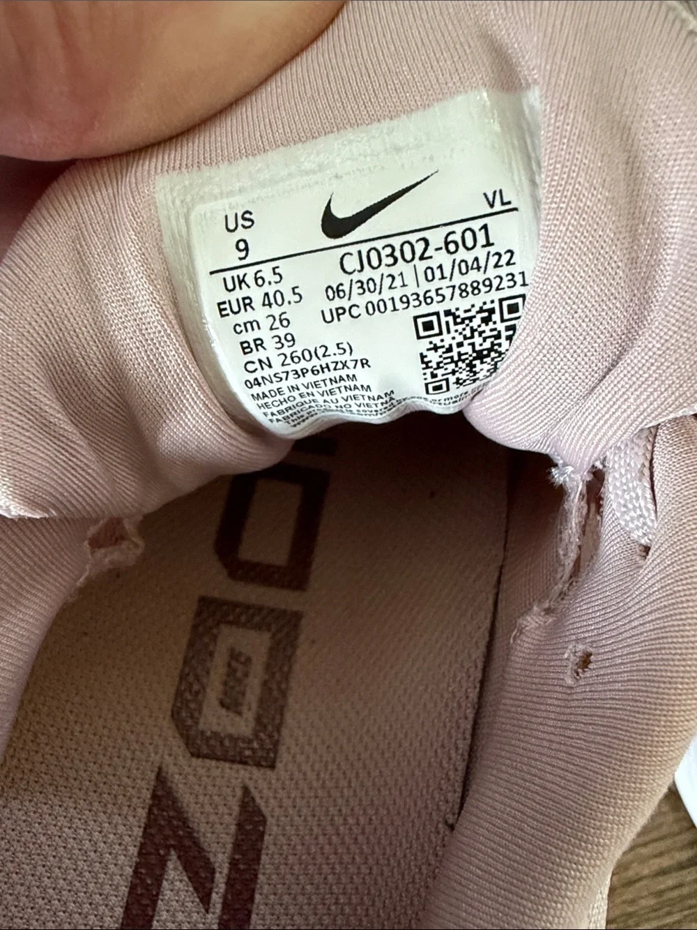 Nike Air Zoom Winflo 7 Women's Running Shoes in the Barely Rose Women’s Size 9